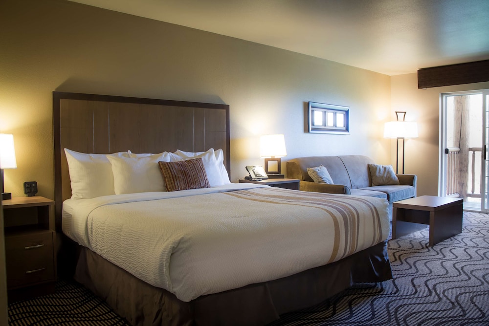 Suite, 1 King Bed, Jetted Tub, River View - Photo 3