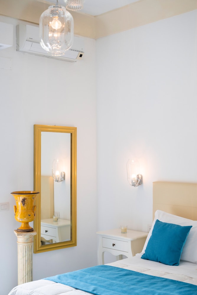 Standard Double Room - Photo 7