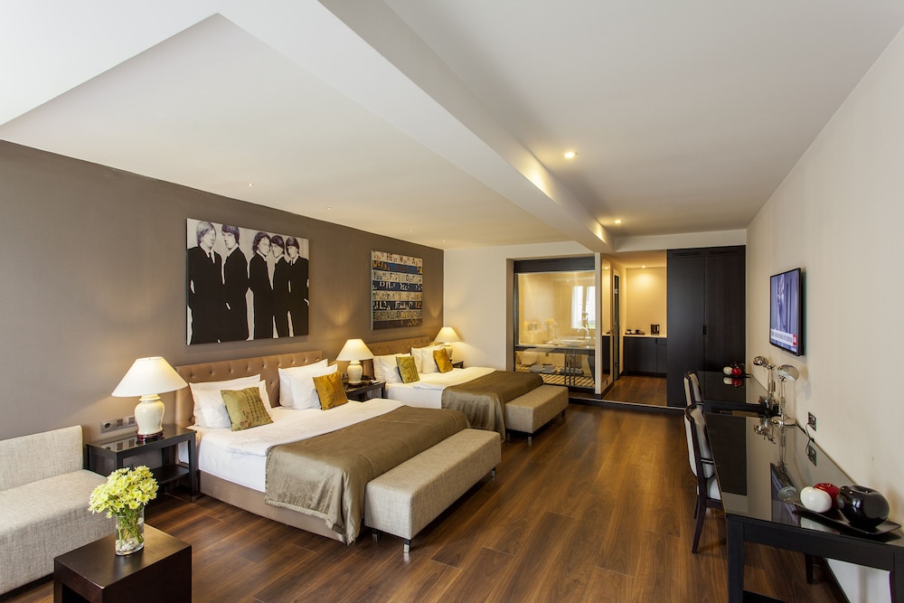 Family Room photo 3