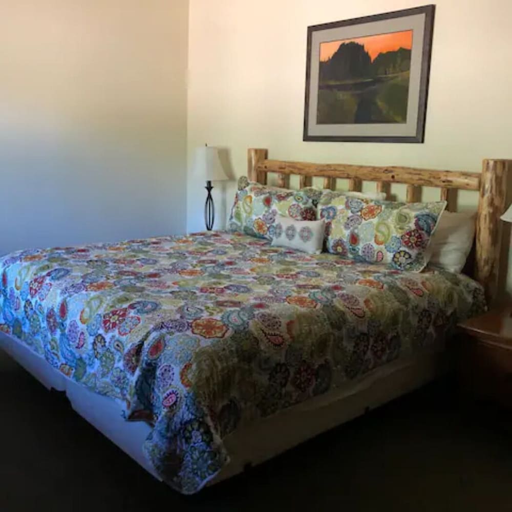 Signature Room, 1 King Bed, Mountain View (Lodge)