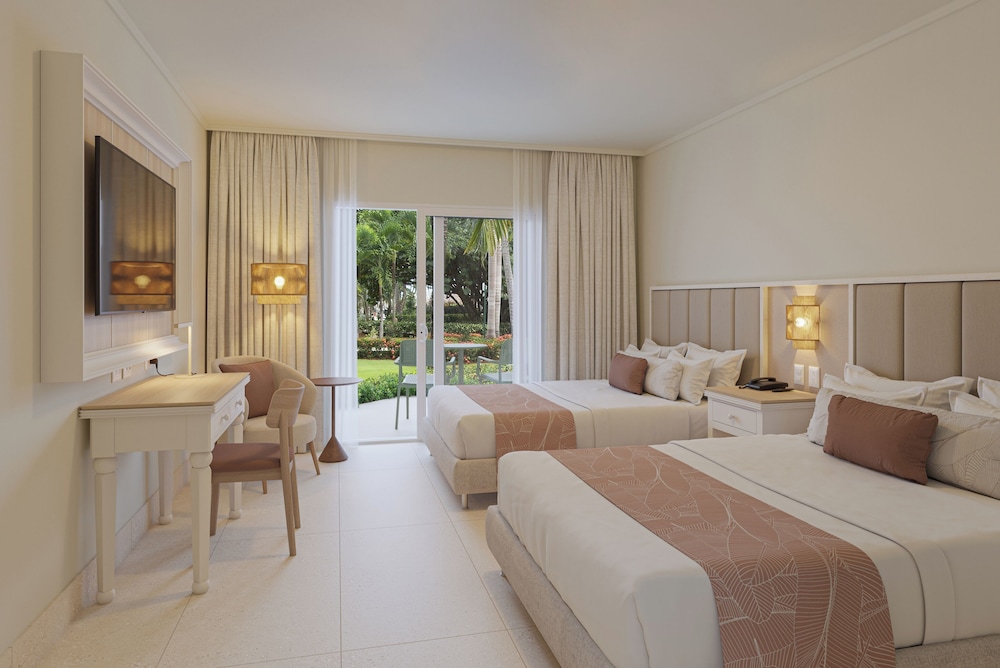 Club Room, 2 Double Beds (Tropical View) - Photo 1