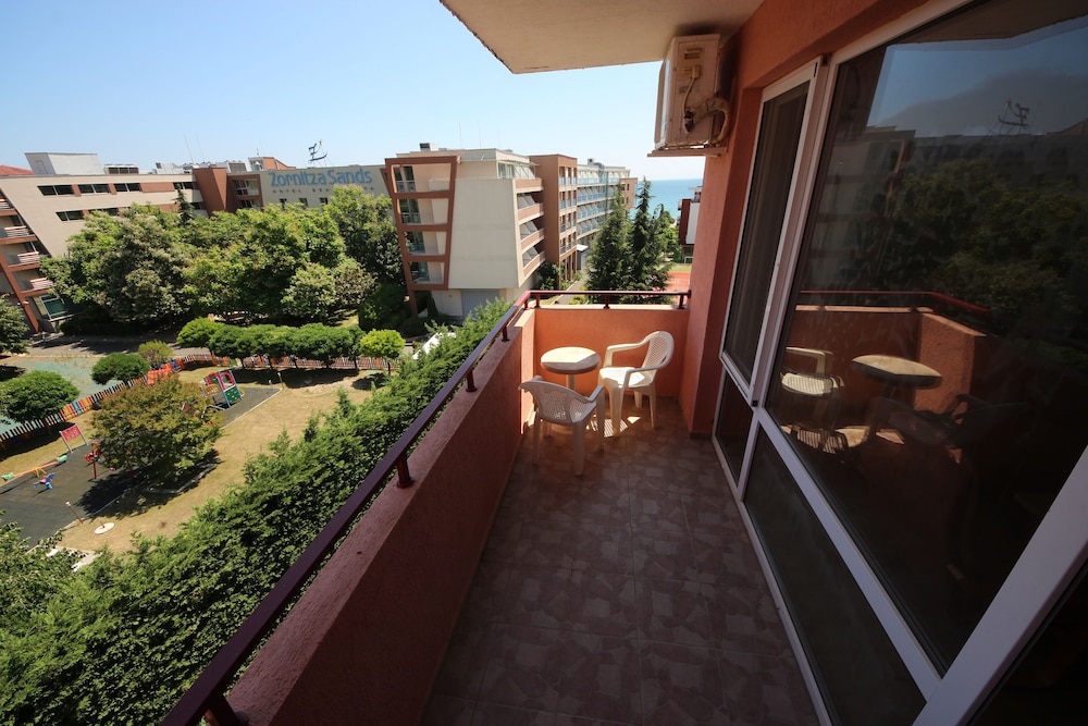 Family Studio, Partial Sea View photo 3