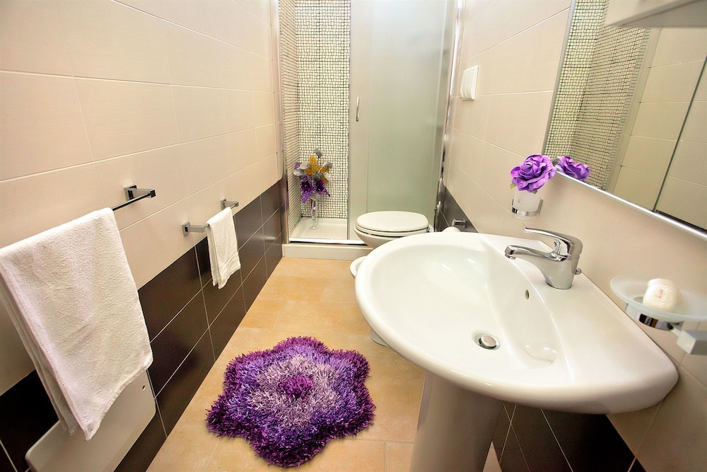 Basic Double Room - Photo 8