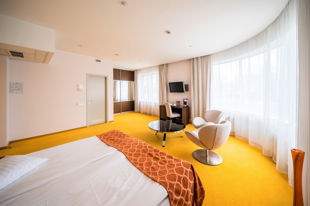 Suite, 1 Double Bed - Photo 2