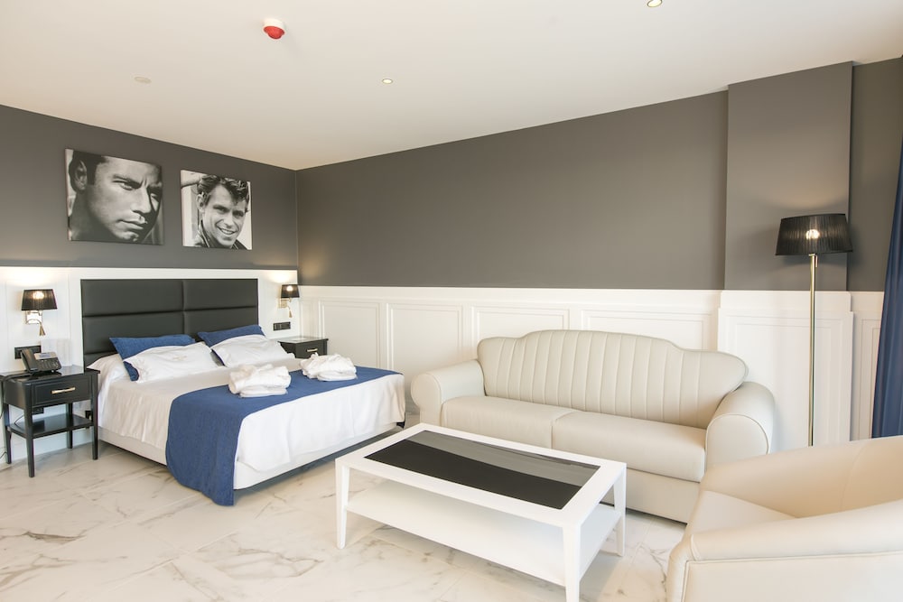 Deluxe Quadruple Room (3+1)