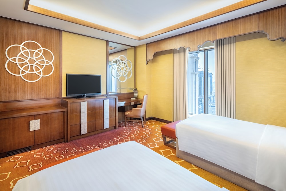 Deluxe Room, 2 Twin Beds, Smoking (View) photo 3