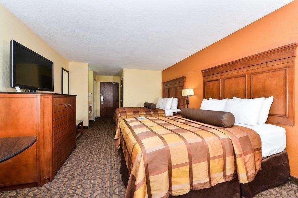 Standard Room, 2 Queen Beds, Non Smoking, Refrigerator & Microwave - Photo 3
