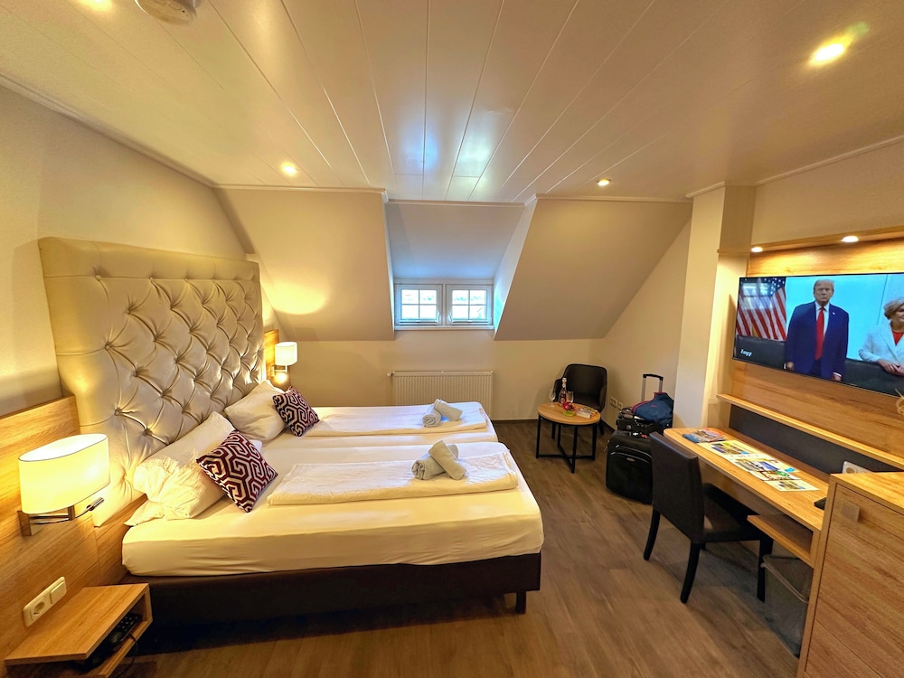Classic Double Room (4th Floor No Lift, attic floor) photo 3