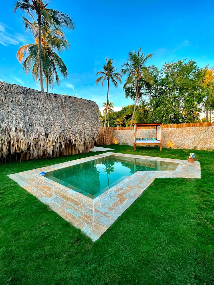 Villa Pool Familiar photo 3