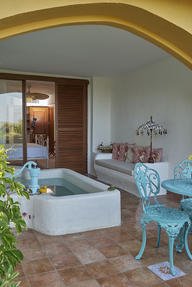 Garden Suite with Jacuzzi(Jacuzzi only for summer)
