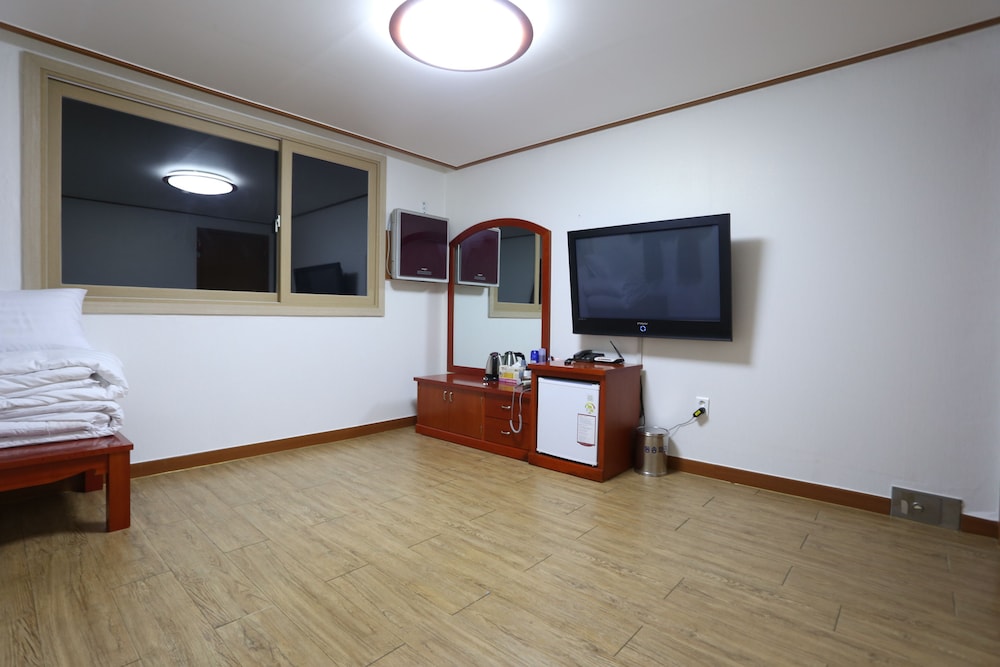 Traditional Room (Ondol) photo 1