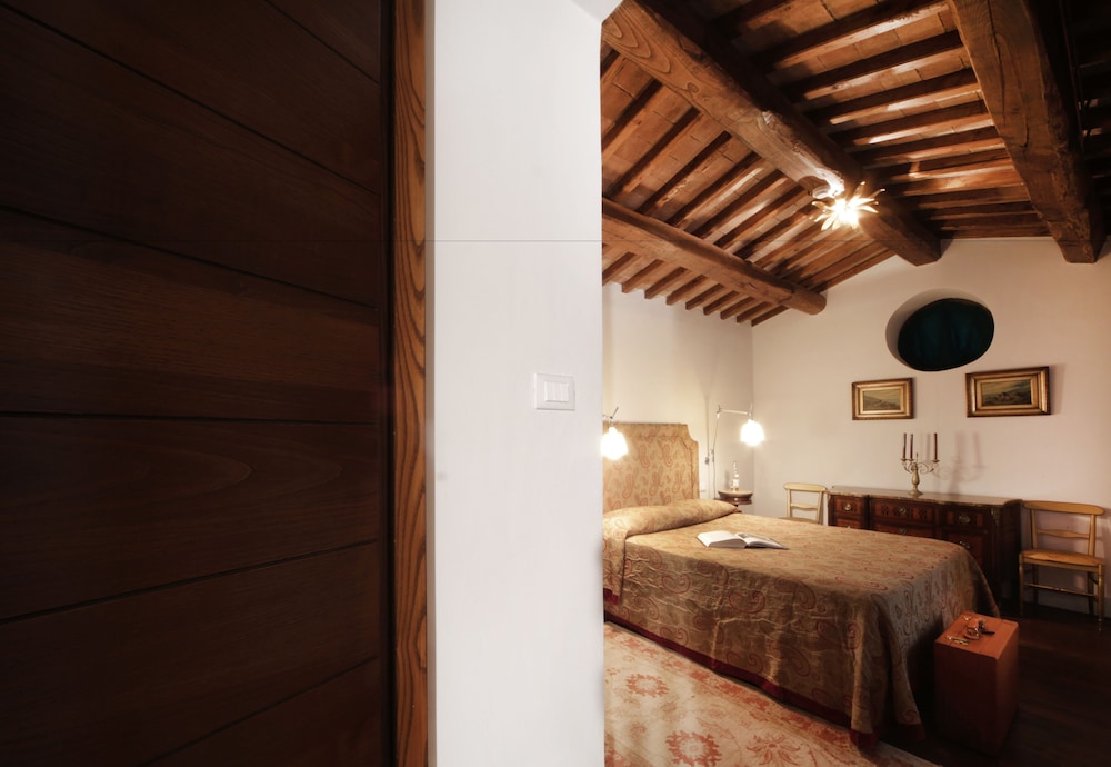 Royal Suite - Photo 2