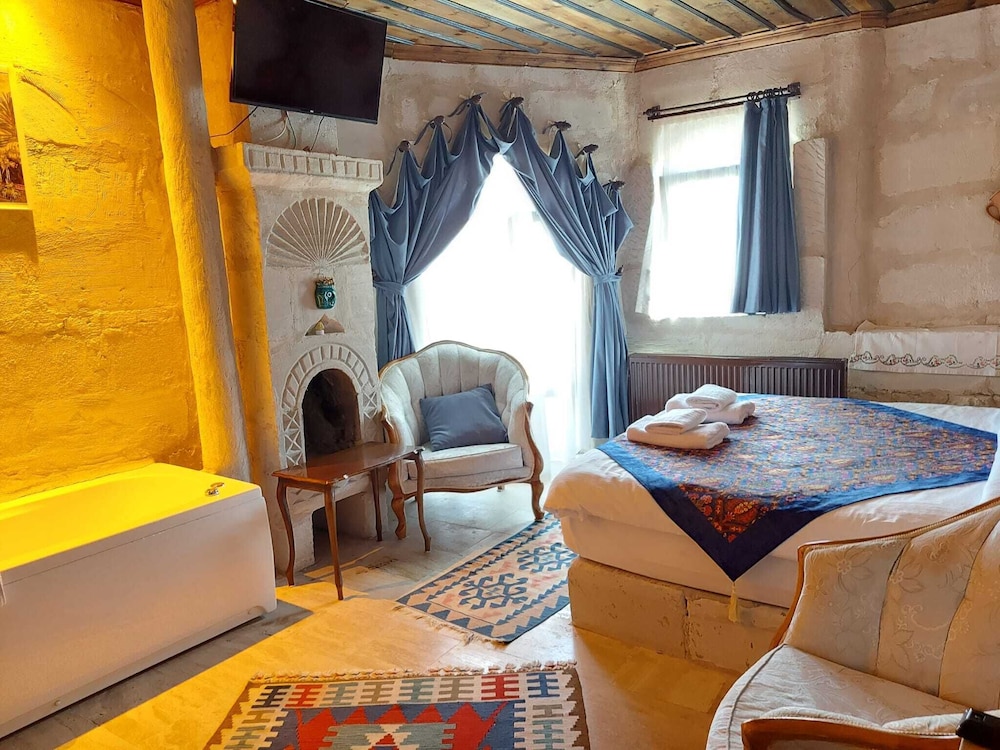 Deluxe Room - Photo 12