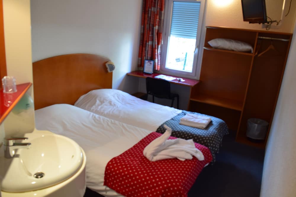 Standard Twin Room photo 3