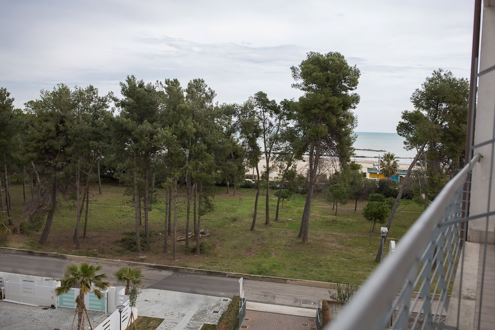 Standard Triple Room, Partial Sea View photo 3