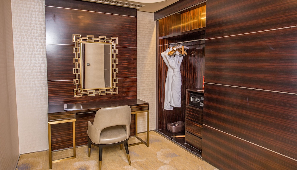 Castle Suite photo 2