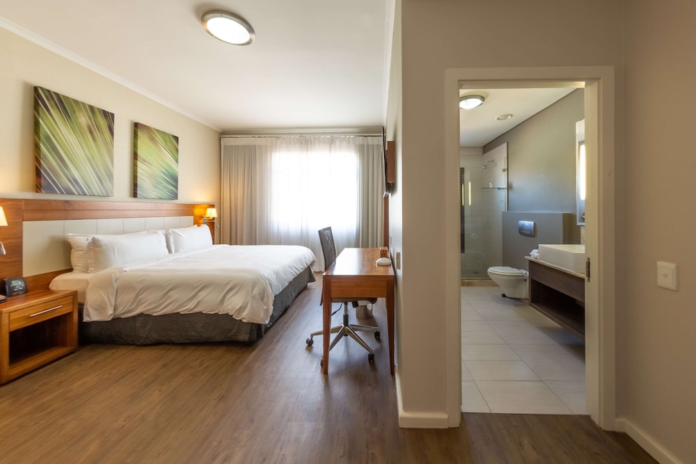 Deluxe Room, 1 Queen Bed - Photo 1