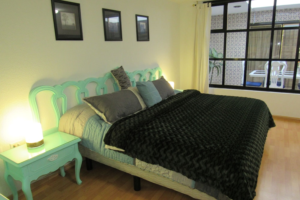 Comfort Room, 1 King Bed (Aqua Room) photo 3
