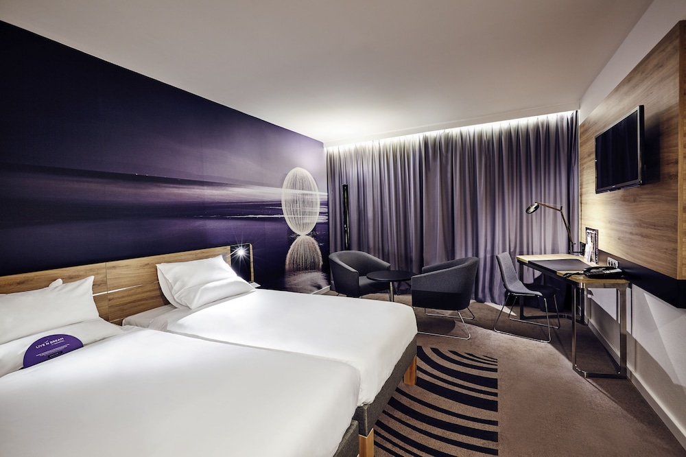 Classic Room, Multiple Beds, Pool View - Photo 1