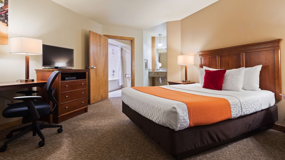 Suite, 1 Queen Bed, Accessible, Poolside photo 1