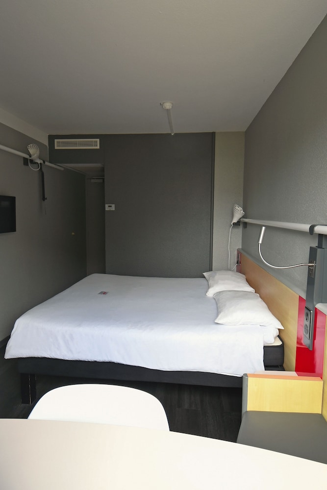 Standard Room, 1 Double Bed - Photo 11