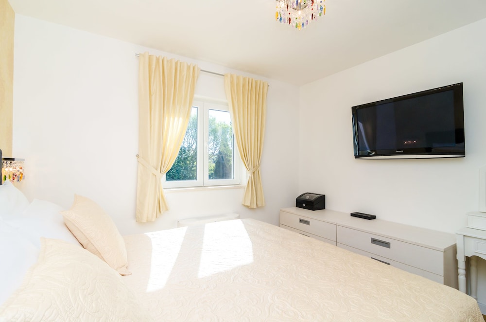 Deluxe Apartment, Garden View