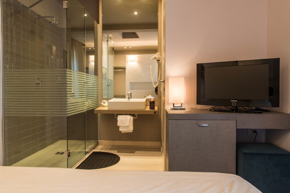Double Room - Photo 7
