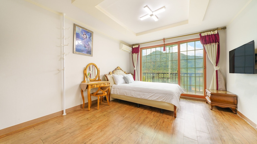 Basic Room, 1 Bedroom (Byeolbit(river view)) - Photo 1
