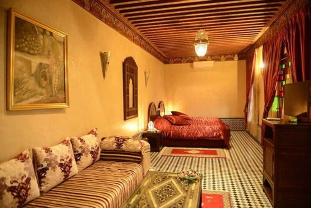 Deluxe Room - Photo 9