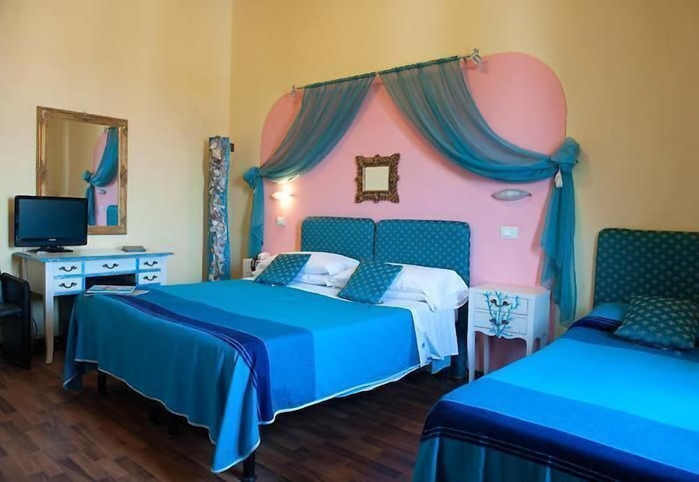 Family Quadruple Room - Photo 1