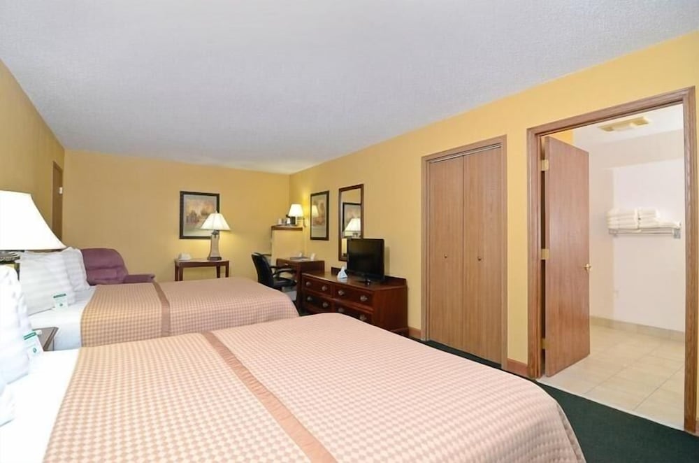 Room, 2 Double Beds, Smoking - Photo 1