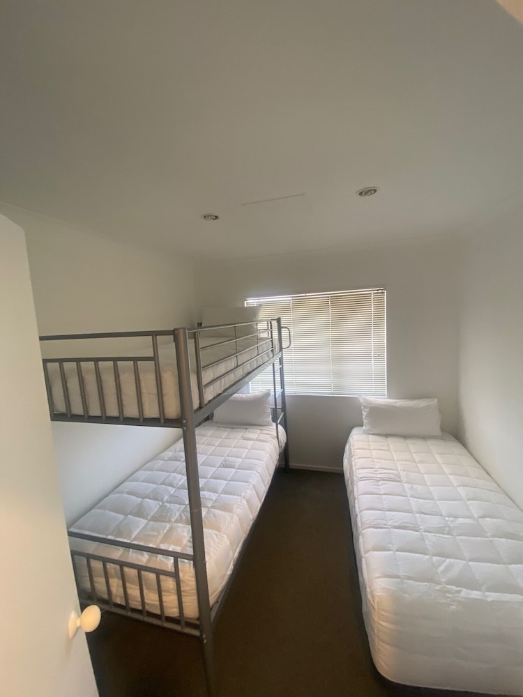Lakefront Apartment photo 2