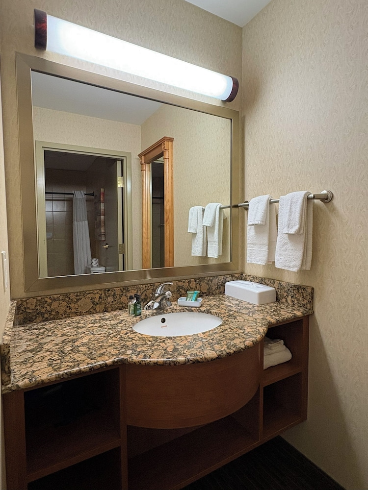 Deluxe Room, 1 King Bed with Sofa bed, Non Smoking - Photo 7