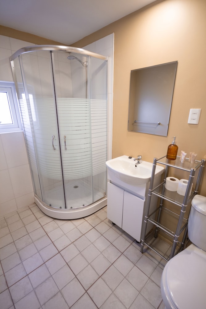 Classic Twin Room, 2 Twin Beds, Private Bathroom, Courtyard View photo 3