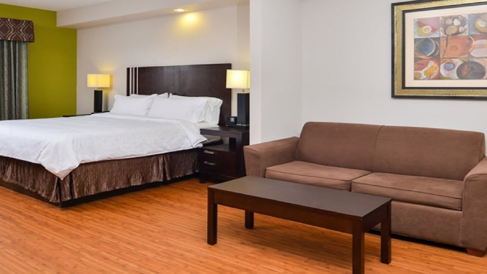 Suite, 1 King Bed with Sofa bed (Wet Bar) - Photo 2