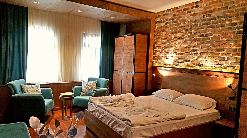 Executive Suite, Jetted Tub photo 2