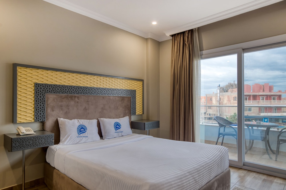 Superior Double Room With Panoramic Pyramids View & Balcony - Photo 2