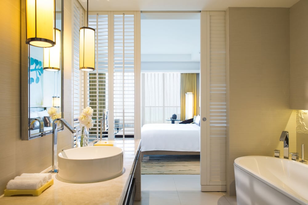 Deluxe Room, 2 Double Beds, Garden View - Photo 6