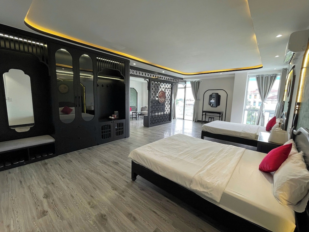 Royal Quadruple Room
