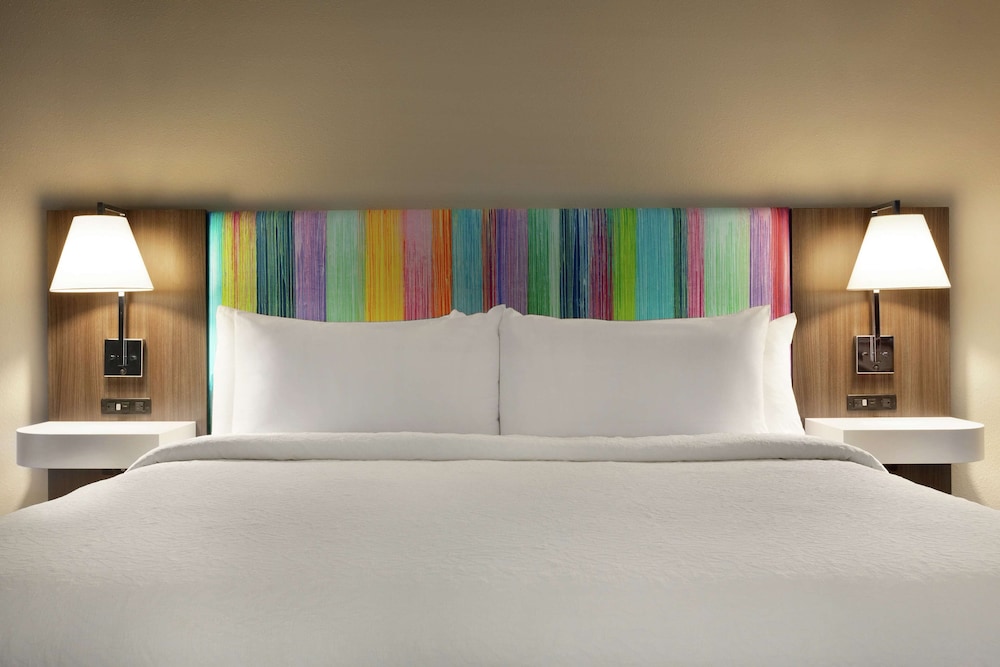 Studio Suite, 1 King Bed, Non Smoking (Shower Only) - Photo 4