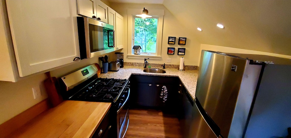 Traditional Condo, 1 Queen Bed, Kitchen, City View photo 2