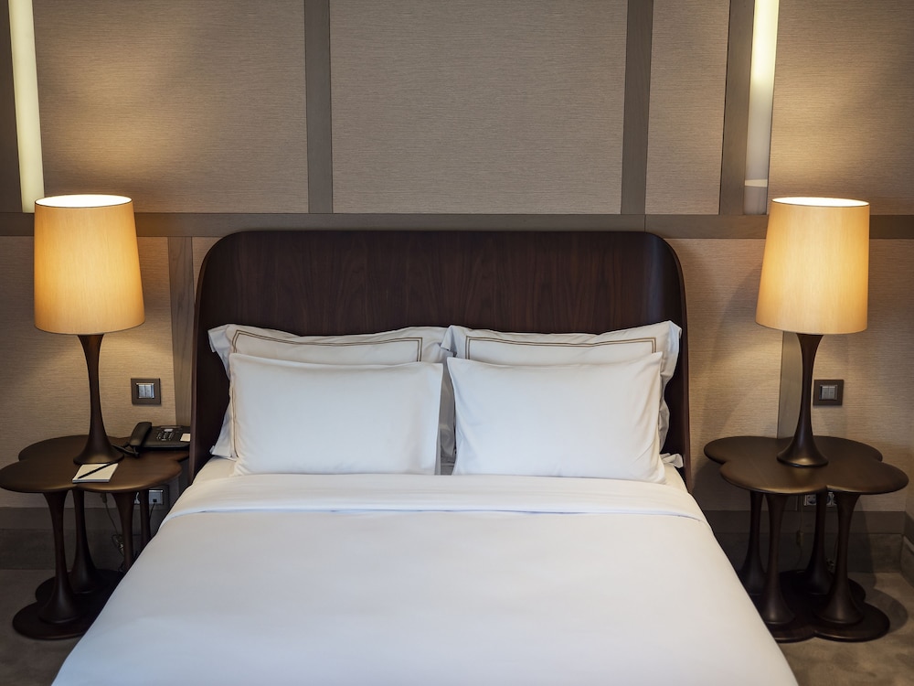 Superior Room, 1 King Bed photo 3