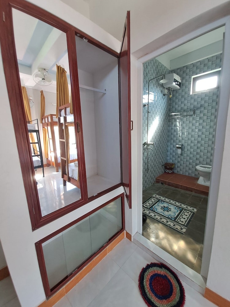 Standard Shared Dormitory, Air conditioning, Pool View photo 2