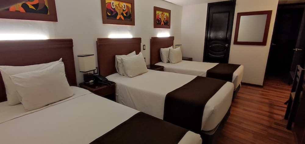 Economy Triple Room photo 3