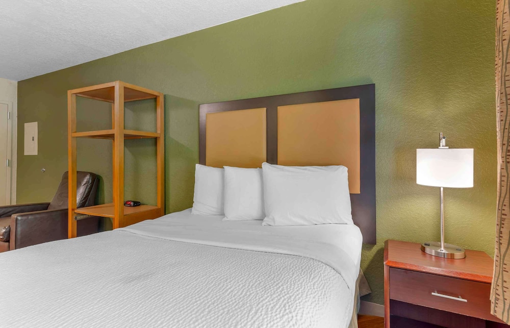 Standard Studio, 1 Queen Bed, Non Smoking - Photo 3