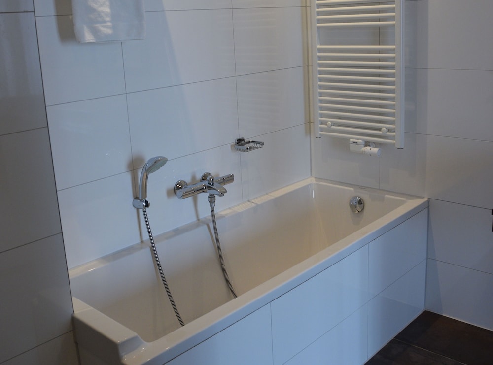 Junior Suite, 1 King Bed, Balcony (Bathtub) - Photo 7