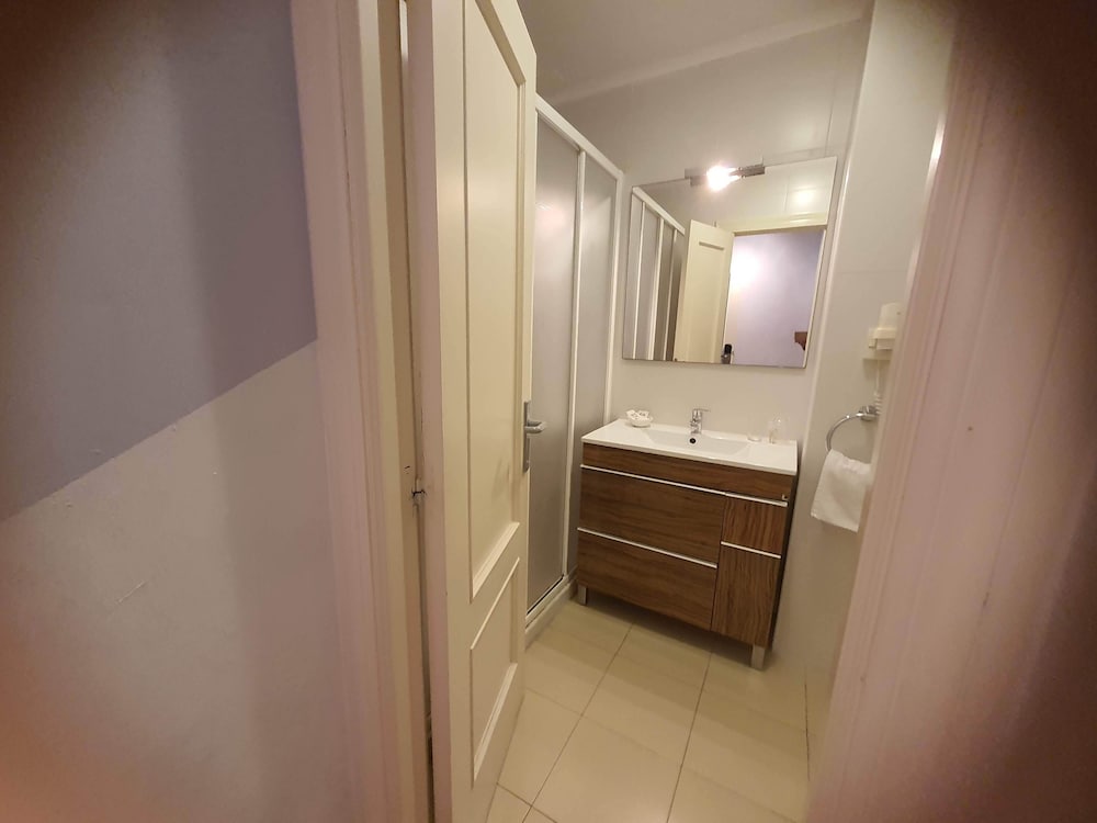 Double Room - Photo 9