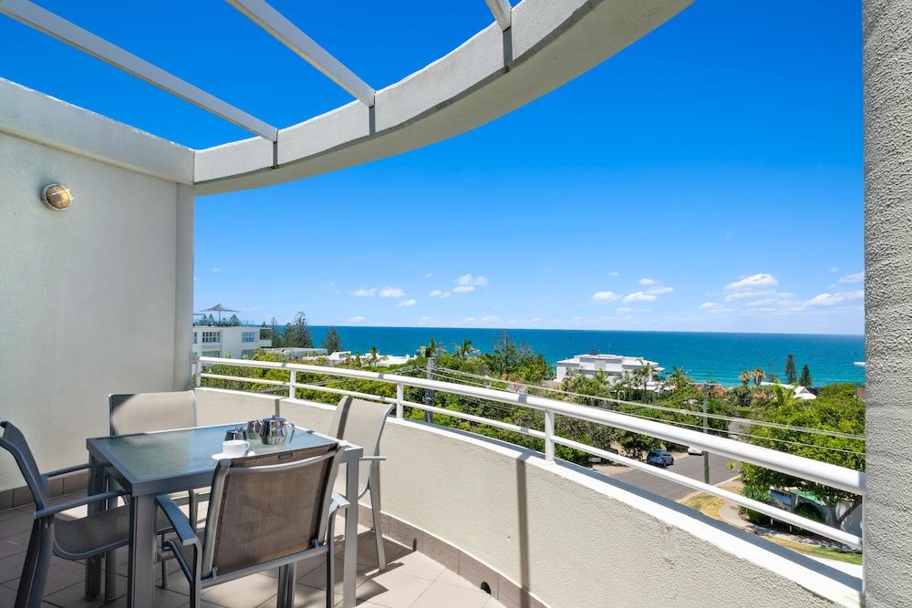 1 Bedroom, Panoramic Ocean view, Top level Middle photo 2