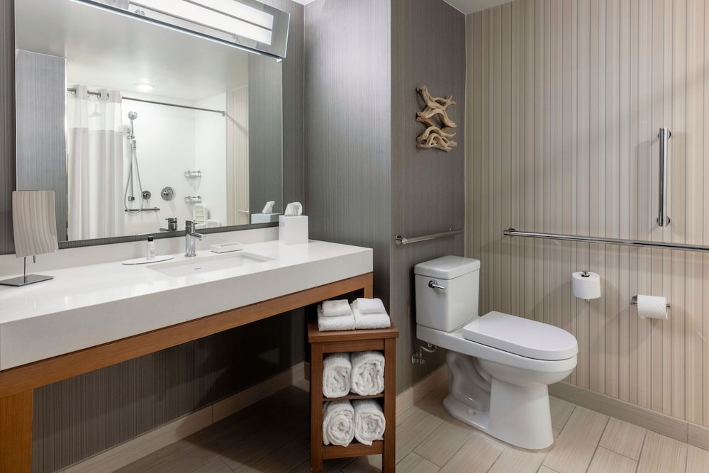 Room, 2 Queen Beds - Photo 8