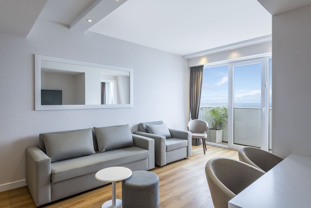 One Bedroom Suite - Photo 6
